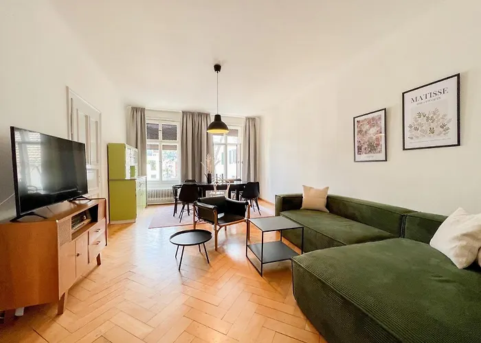 Stadtjuwel Mit Pfaenderblick